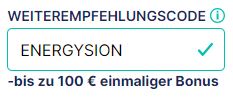Das Bild zeigt den Weiterempfehlungscode "ENERGYSION" von Ostrom, einem deutschen Energieanbieter. Dieser Code bietet Neukunden bei Ostrom die Möglichkeit, einen einmaligen Bonus von bis zu 100 € zu erhalten. Der Code wurde erfolgreich eingegeben, was durch das grüne Häkchen bestätigt wird. Ostrom nutzt dieses Empfehlungsprogramm, um bestehende Kunden zu motivieren, neue Kunden zu werben, wobei beide Seiten von einem Bonus profitieren können.